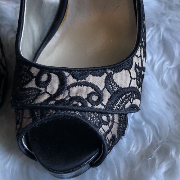 GUESS OPEN TOE FABRIC HEELS - Picture 3 of 6